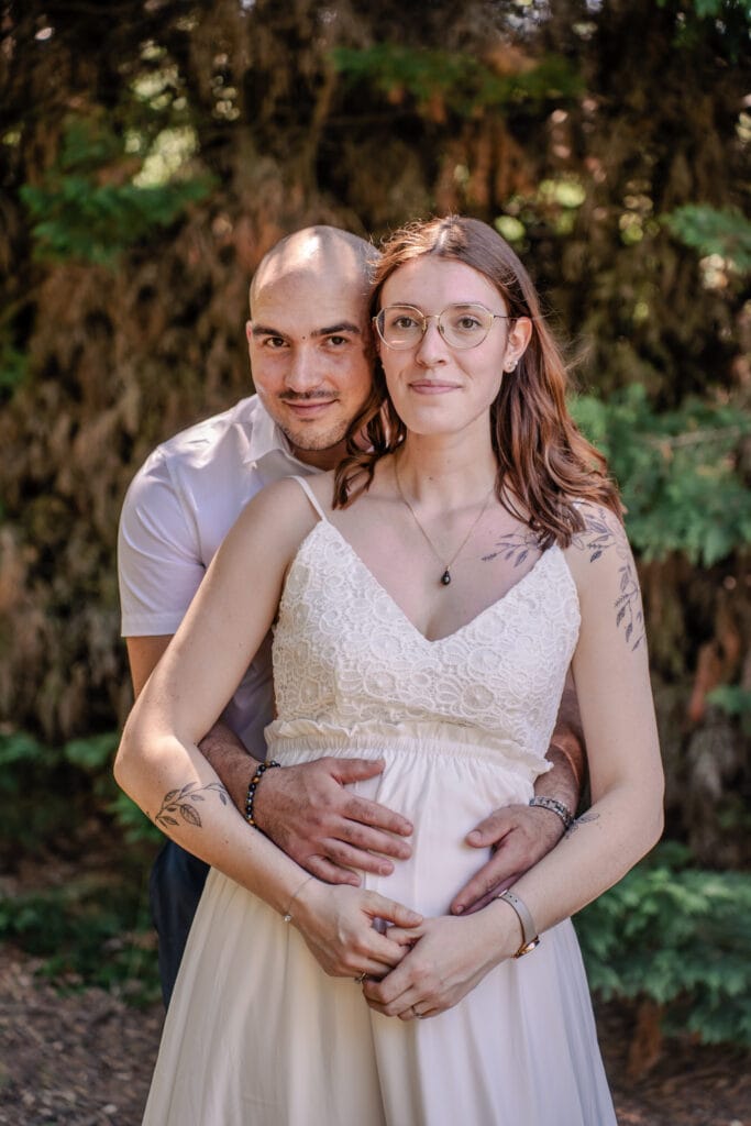 Photo romantique de mariage dans la Drôme, couple uni après la cérémonie Maxime Lambert Photographie